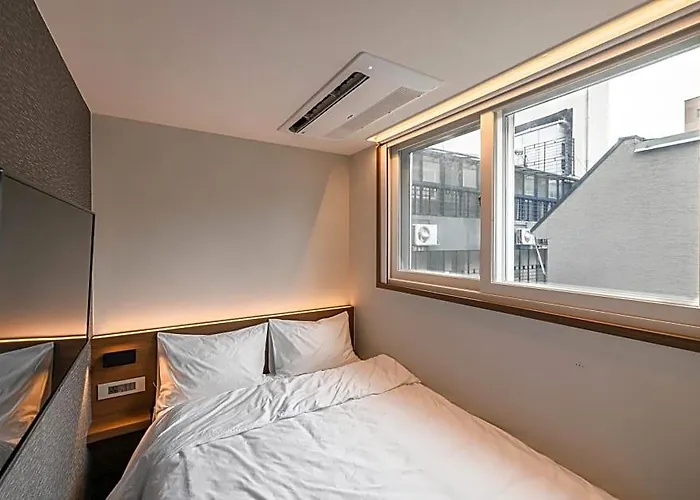 Pillowsopher Hongdae Hotel *
