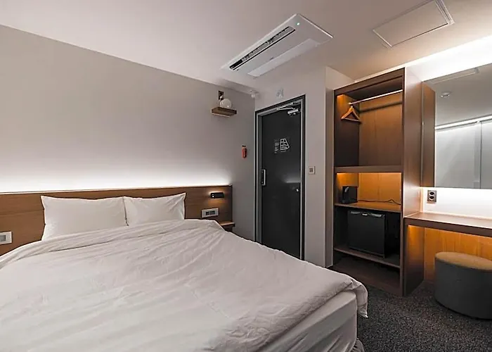 Pillowsopher Hongdae Hotel *